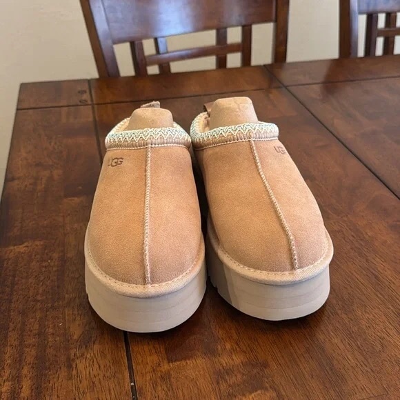 UGG Tan Platform Shoes - Picture 3 of 4